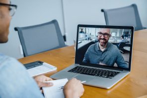 At AFNOR Group, more than a thousand auditors are equipped to carry out remote audits. (Credit: Getty Images/FS Productions)